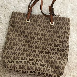 AUTHENTIC Michael Kors Jet Set Signature Tote